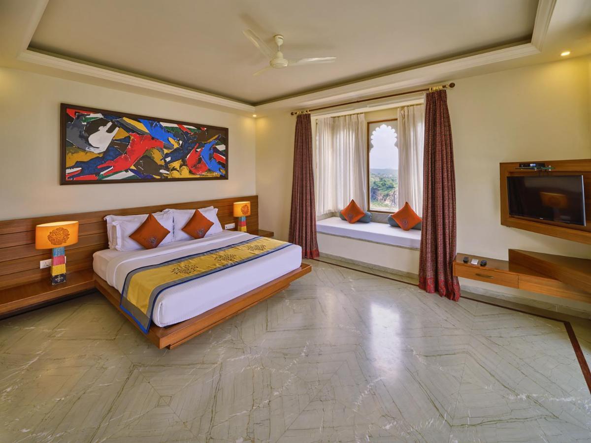 सहारा Juesta Brij Bhoomi Resort, 5*