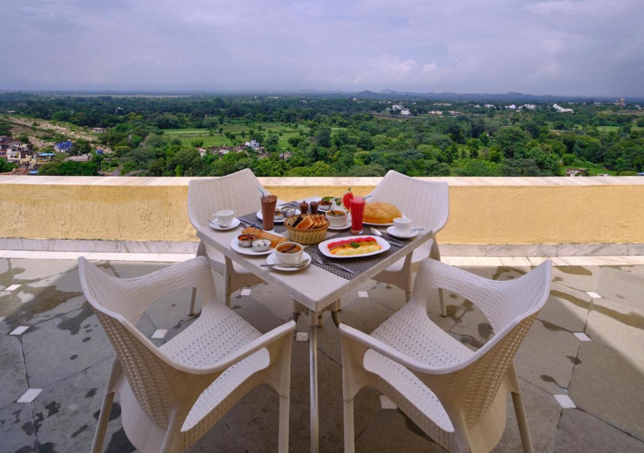 सहारा Juesta Brij Bhoomi Resort, 5*